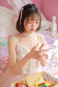 美女换装小游戏